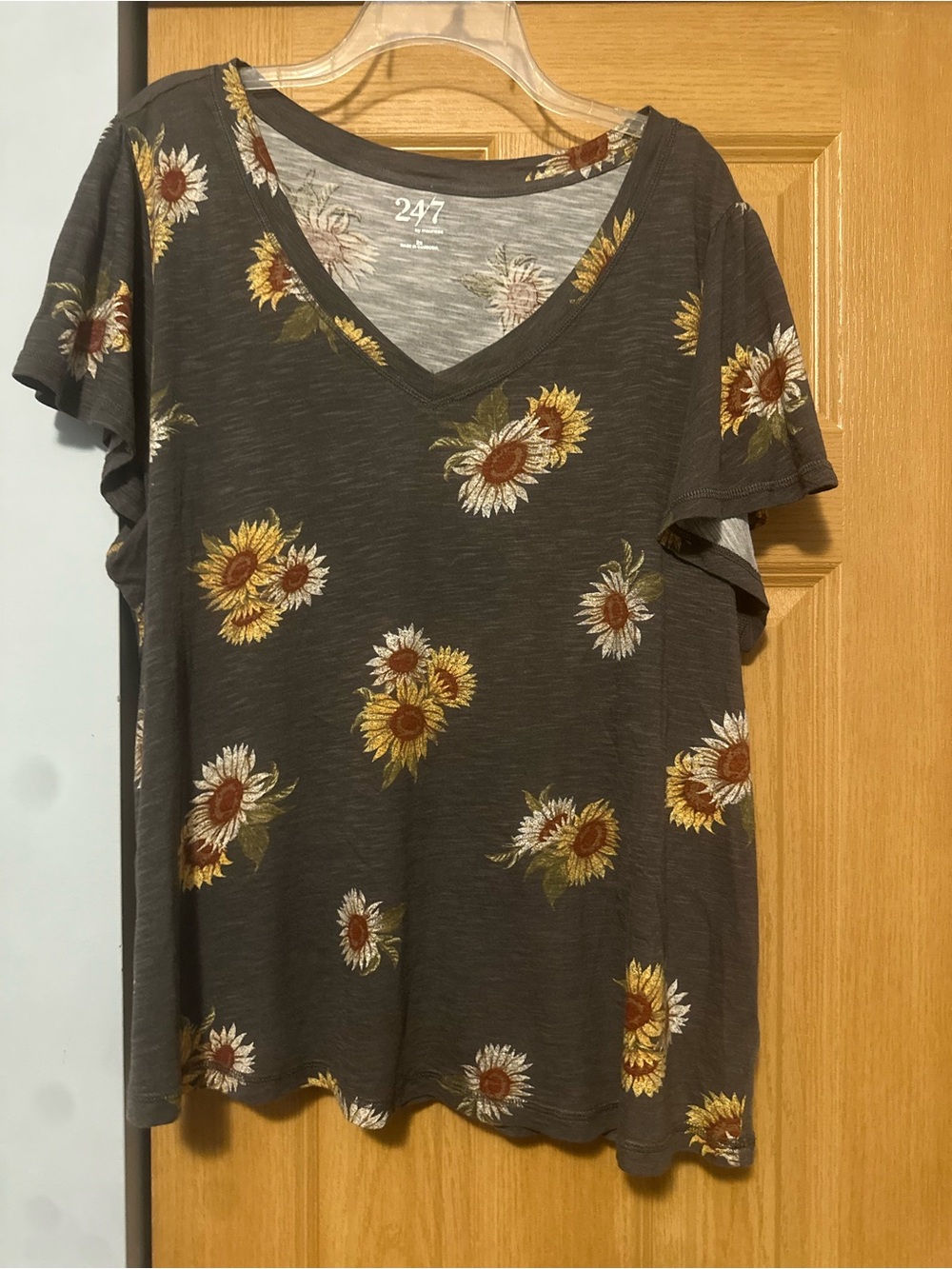 247 Sunflower V-Neck Short Sleeve Tee - Gray